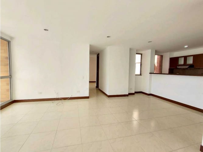 Apartamento de 3 alcobas en arriendo en Loma Del Escobero, Envigado, 106 m² · foto 14 de 24