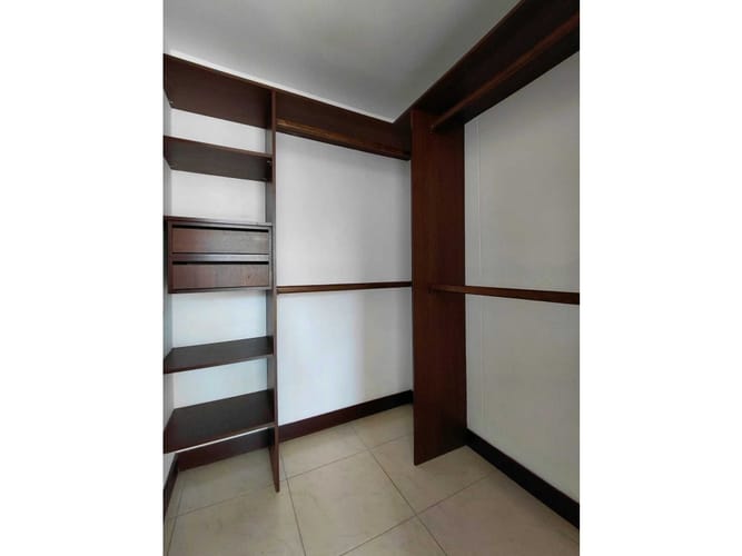 Apartamento de 3 alcobas en arriendo en Loma Del Escobero, Envigado, 106 m² · foto 18 de 24