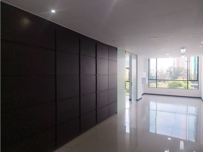 Oficina en arriendo en Los Balsos, Medellín, 65 m² · foto 2 de 7