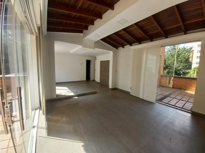 Apartamento de 3 alcobas en venta en Alejandria, Medellín, 200 m² · foto 2 de 24