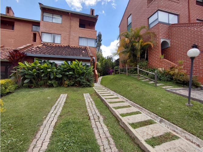 Casa de 3 alcobas en venta en Cimarronas, Rionegro, 140 m² · foto 2 de 24
