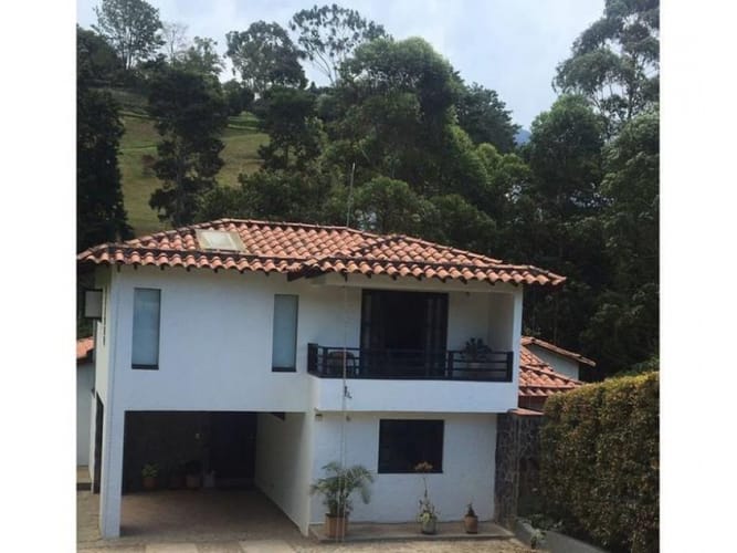 Casa de 4 alcobas en venta en La Tablaza, La Estrella, 380 m² · foto 2 de 17