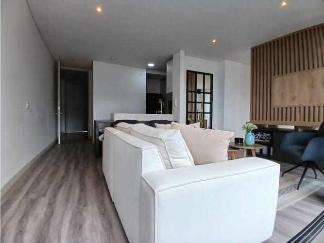 Apartamento en venta en El Poblado, Medellín · foto 2 de 24