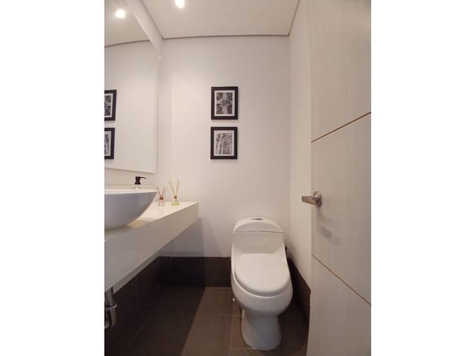 Apartamento en venta en El Poblado, Medellín · foto 8 de 24