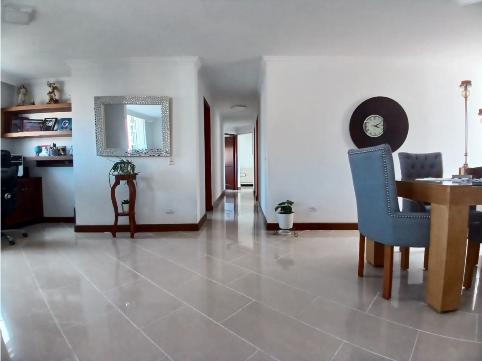 Apartamento de 5 alcobas en venta en Laureles, Medellín, 140 m² · foto 4 de 24