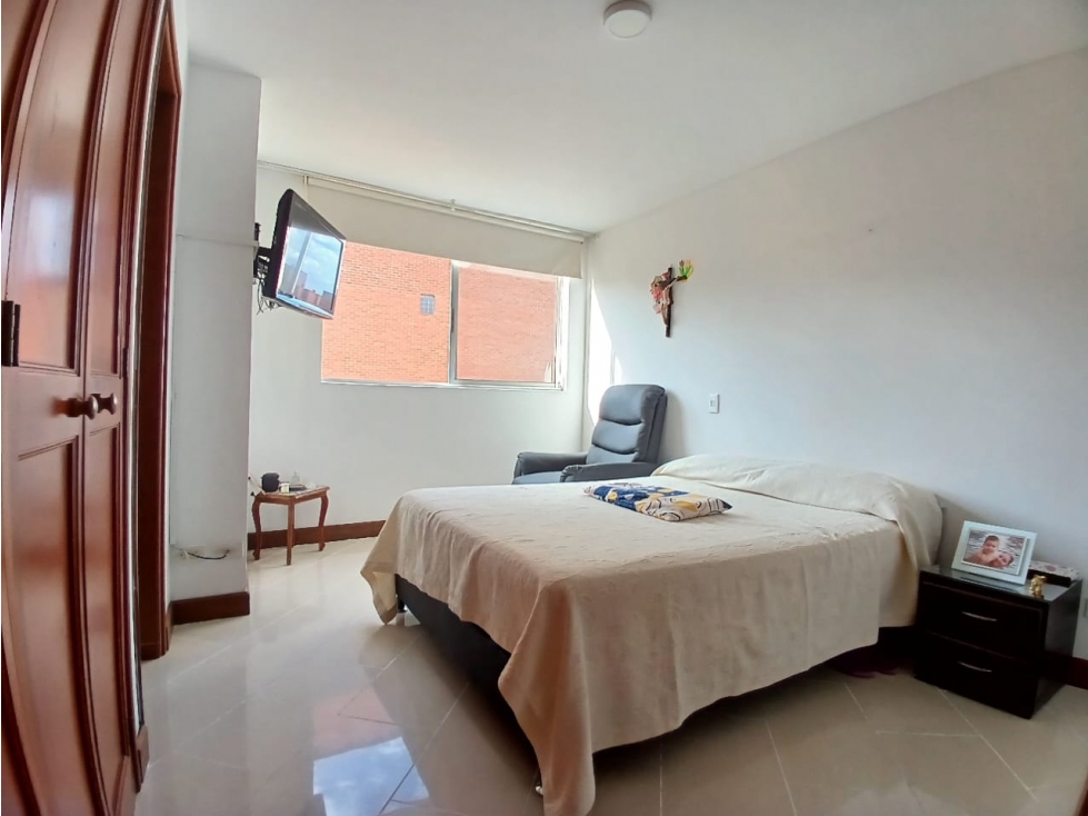Apartamento de 5 alcobas en venta en Laureles, Medellín, 140 m² · foto 20 de 24