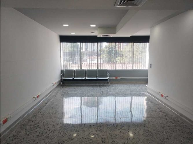 Oficina en arriendo en Los Balsos, Medellín, 43 m² · foto 2 de 13