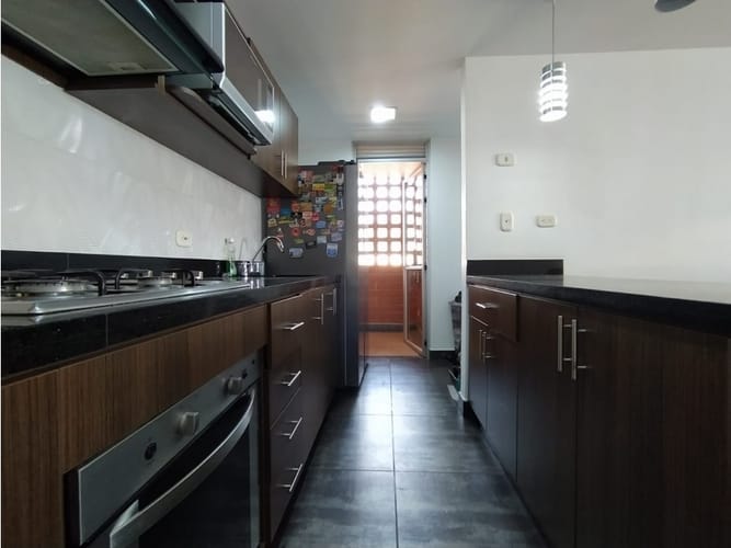 Apartamento de 3 alcobas en venta en San Jose, Sabaneta, 96 m² · foto 11 de 24