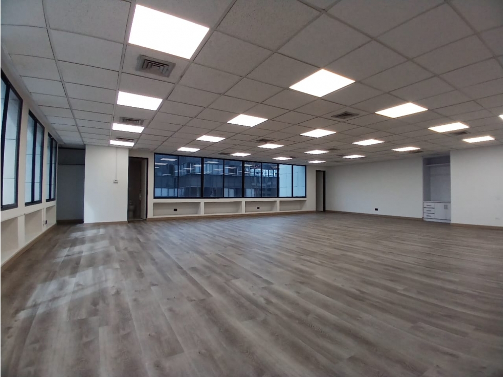 Oficina en arriendo en Patio Bonito, Medellín, 125 m² · foto 3 de 9
