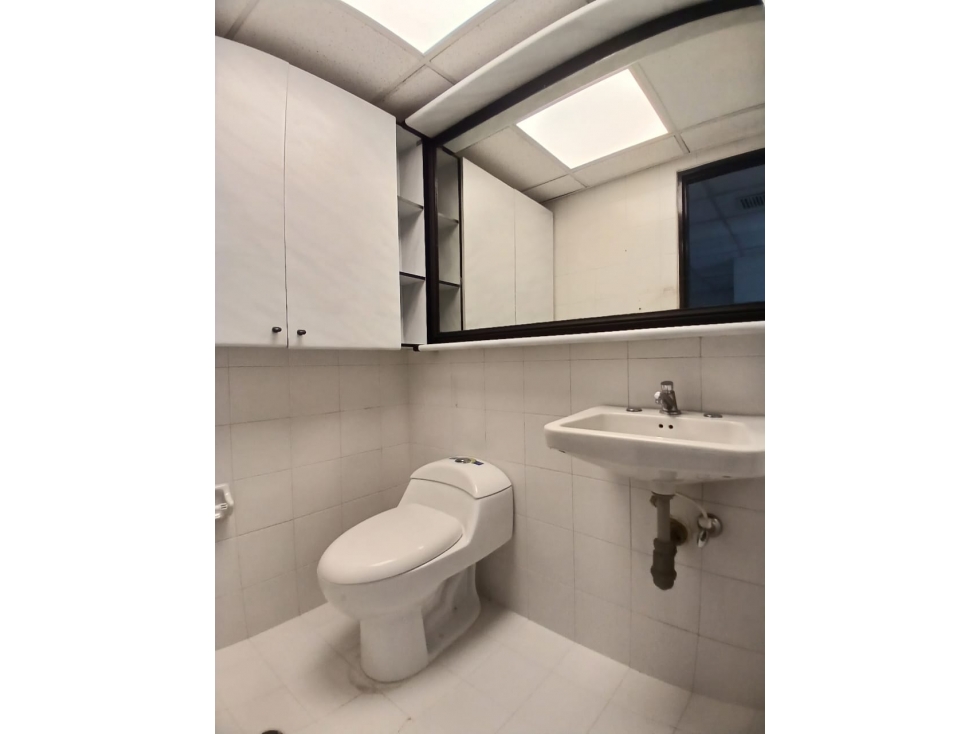 Oficina en arriendo en Patio Bonito, Medellín, 125 m² · foto 8 de 9