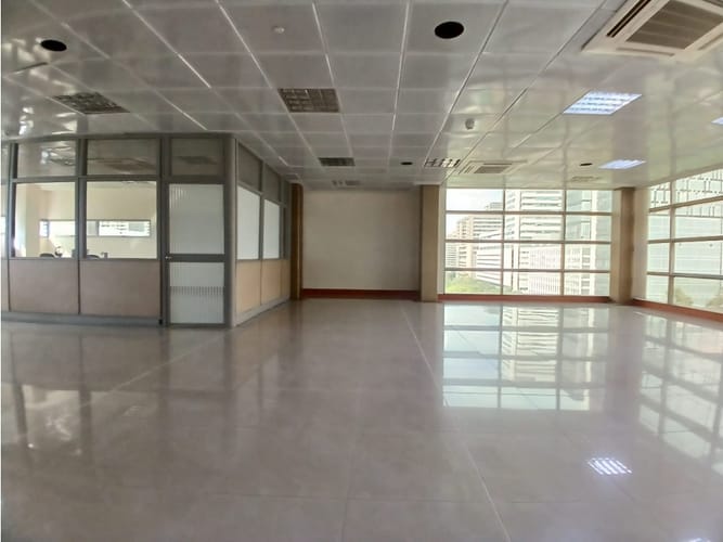 Oficina en arriendo en Las Vegas, Medellín, 180 m² · foto 2 de 8