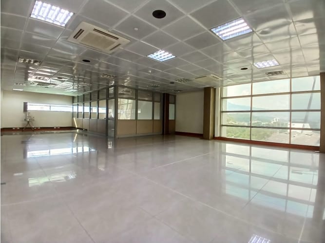 Oficina en arriendo en Las Vegas, Medellín, 180 m² · foto 3 de 8