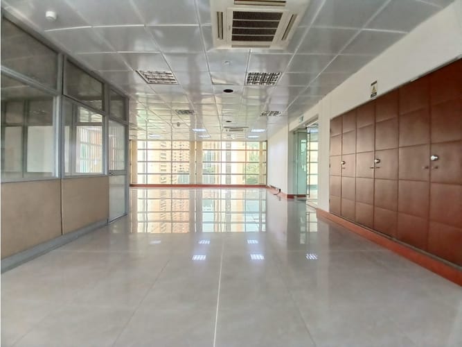 Oficina en arriendo en Las Vegas, Medellín, 180 m² · foto 4 de 8