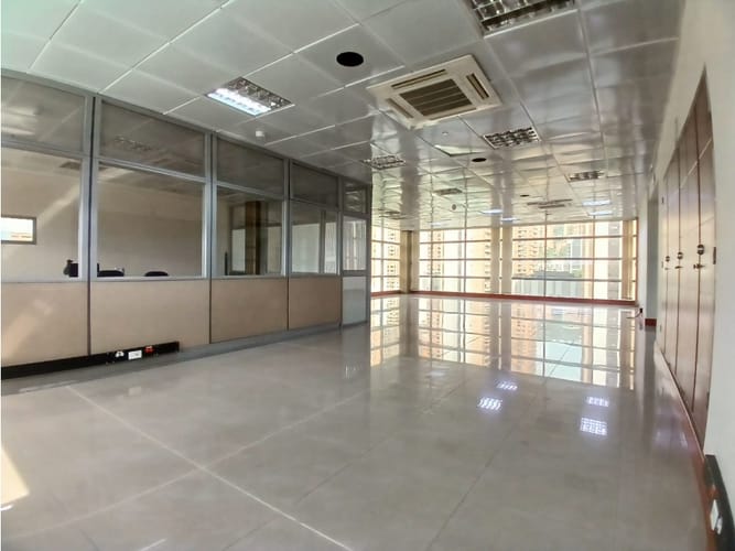 Oficina en arriendo en Las Vegas, Medellín, 180 m² · foto 5 de 8