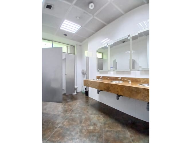 Oficina en arriendo en Las Vegas, Medellín, 180 m² · foto 7 de 8