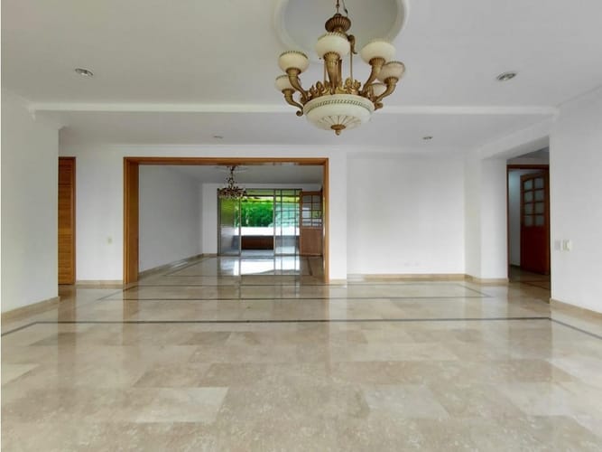 Apartamento de 4 alcobas en arriendo en El Poblado, Medellín, 222 m² · foto 2 de 24