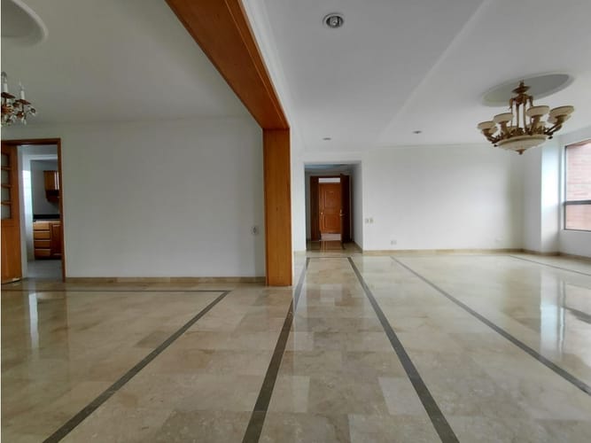 Apartamento de 4 alcobas en arriendo en El Poblado, Medellín, 222 m² · foto 4 de 24
