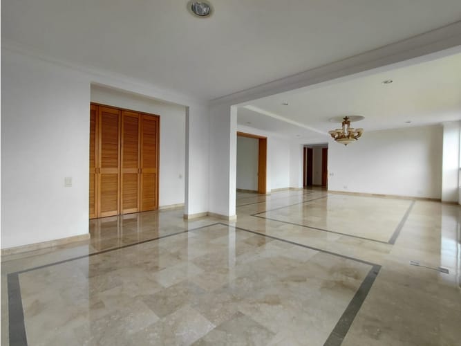 Apartamento de 4 alcobas en arriendo en El Poblado, Medellín, 222 m² · foto 6 de 24