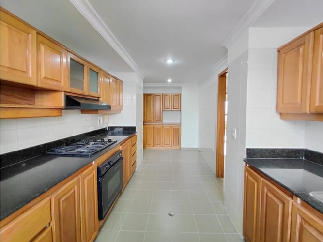 Apartamento de 4 alcobas en arriendo en El Poblado, Medellín, 222 m² · foto 11 de 24