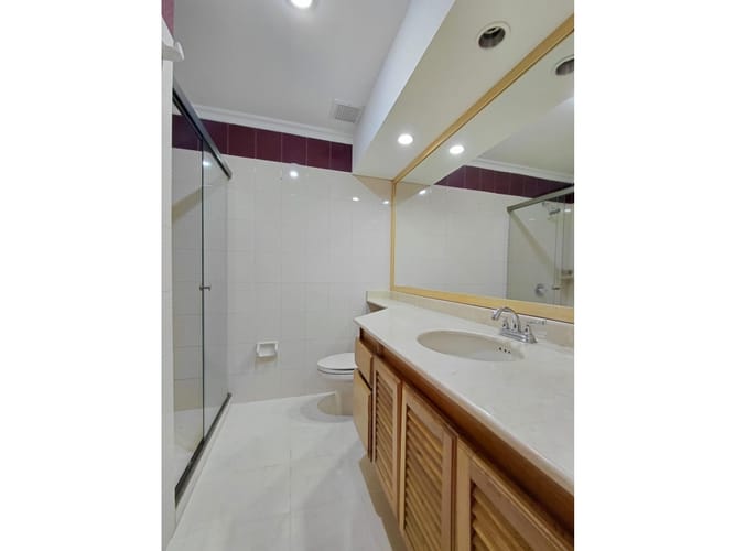 Apartamento de 4 alcobas en arriendo en El Poblado, Medellín, 222 m² · foto 14 de 24