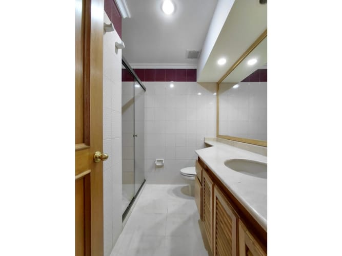 Apartamento de 4 alcobas en arriendo en El Poblado, Medellín, 222 m² · foto 15 de 24