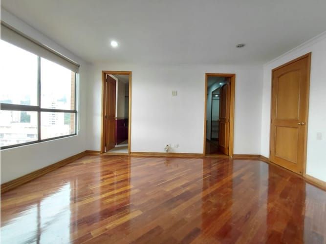 Apartamento de 4 alcobas en arriendo en El Poblado, Medellín, 222 m² · foto 16 de 24