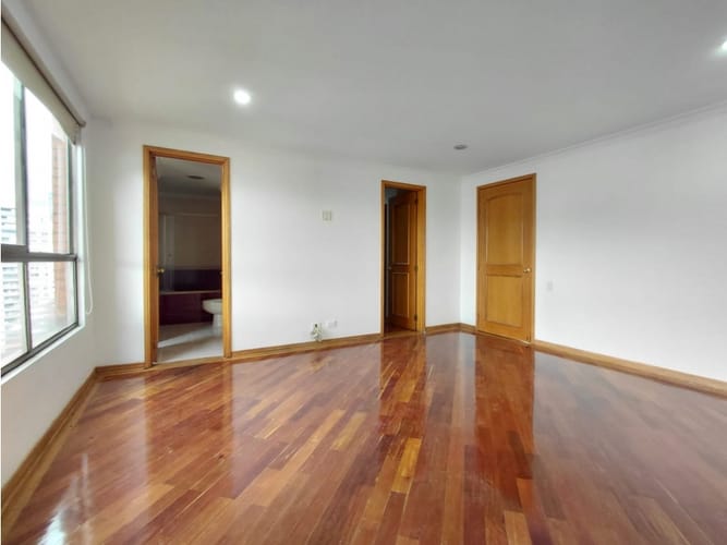 Apartamento de 4 alcobas en arriendo en El Poblado, Medellín, 222 m² · foto 17 de 24