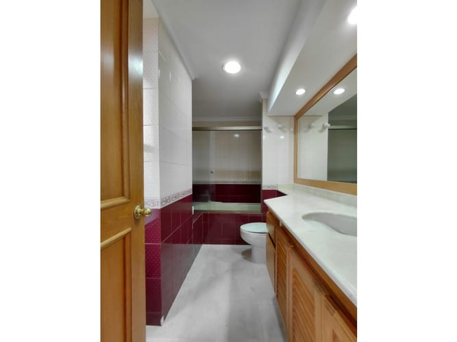 Apartamento de 4 alcobas en arriendo en El Poblado, Medellín, 222 m² · foto 20 de 24