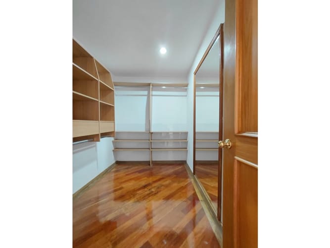 Apartamento de 4 alcobas en arriendo en El Poblado, Medellín, 222 m² · foto 21 de 24