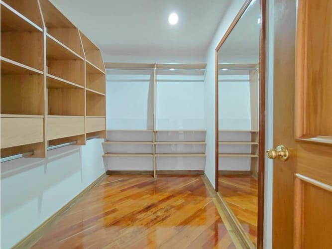 Apartamento de 4 alcobas en arriendo en El Poblado, Medellín, 222 m² · foto 22 de 24
