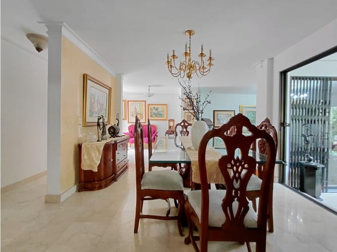 Casa de 5 alcobas en arriendo en San Lucas, Medellín, 240 m² · foto 3 de 24