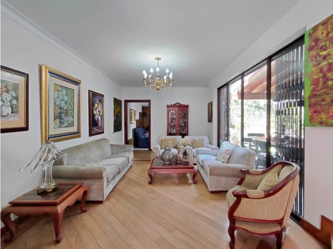 Casa de 5 alcobas en arriendo en San Lucas, Medellín, 240 m² · foto 4 de 24