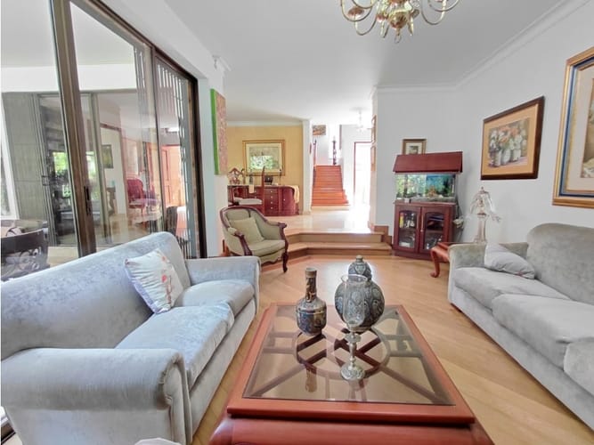 Casa de 5 alcobas en arriendo en San Lucas, Medellín, 240 m² · foto 5 de 24