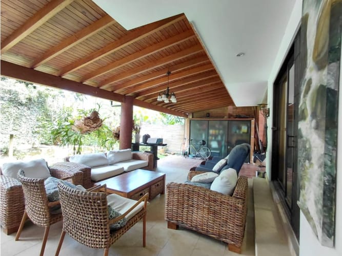 Casa de 5 alcobas en arriendo en San Lucas, Medellín, 240 m² · foto 9 de 24