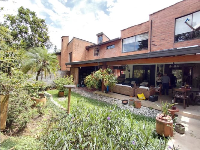 Casa de 5 alcobas en arriendo en San Lucas, Medellín, 240 m² · foto 10 de 24