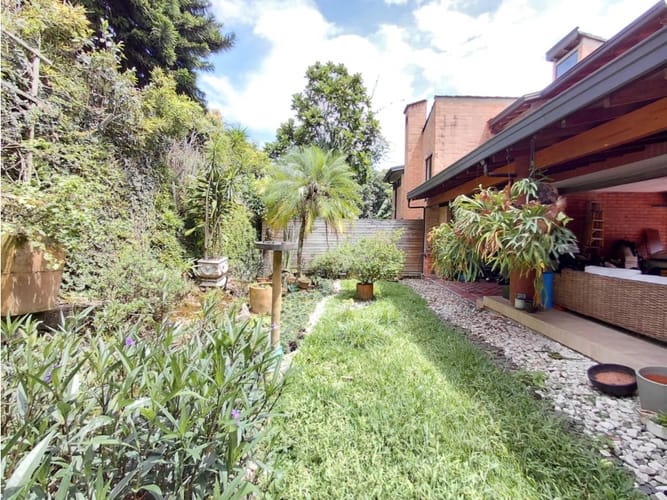 Casa de 5 alcobas en arriendo en San Lucas, Medellín, 240 m² · foto 11 de 24