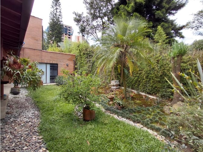 Casa de 5 alcobas en arriendo en San Lucas, Medellín, 240 m² · foto 12 de 24
