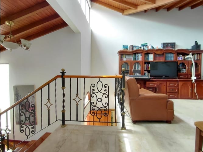 Casa de 5 alcobas en arriendo en San Lucas, Medellín, 240 m² · foto 20 de 24