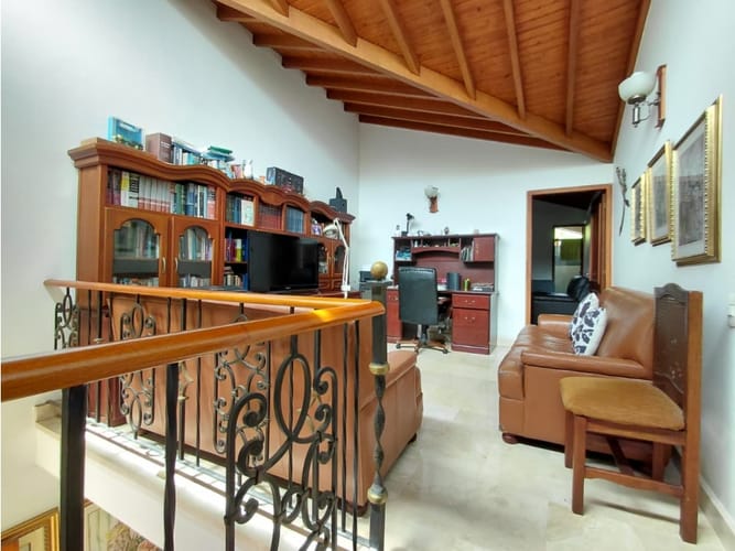 Casa de 5 alcobas en arriendo en San Lucas, Medellín, 240 m² · foto 21 de 24