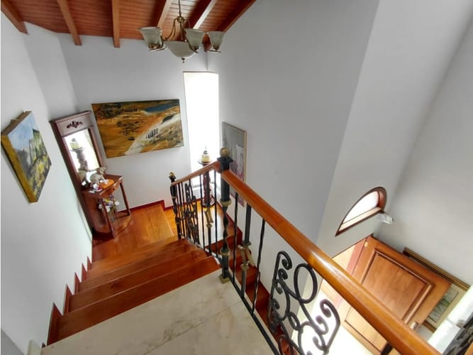 Casa de 5 alcobas en arriendo en San Lucas, Medellín, 240 m² · foto 22 de 24