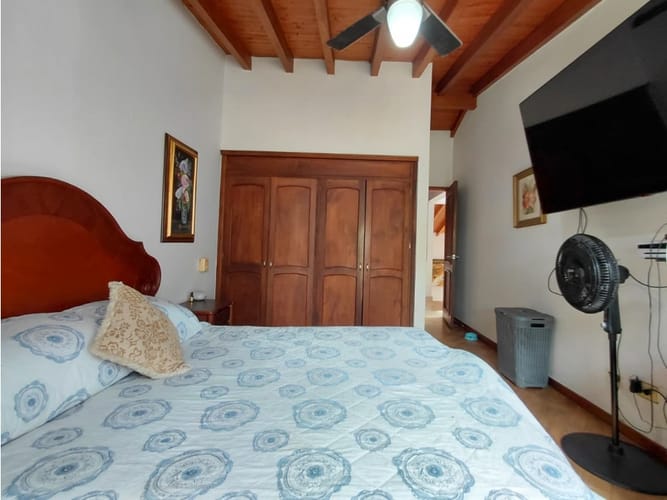 Casa de 5 alcobas en arriendo en San Lucas, Medellín, 240 m² · foto 23 de 24