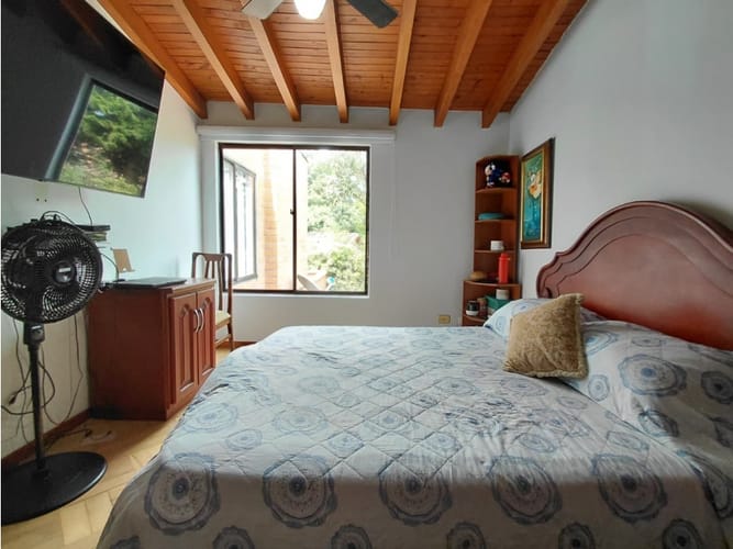 Casa de 5 alcobas en arriendo en San Lucas, Medellín, 240 m² · foto 24 de 24