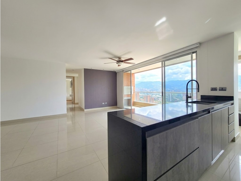 Apartamento en arriendo en Castropol, Medellín · foto 3 de 15