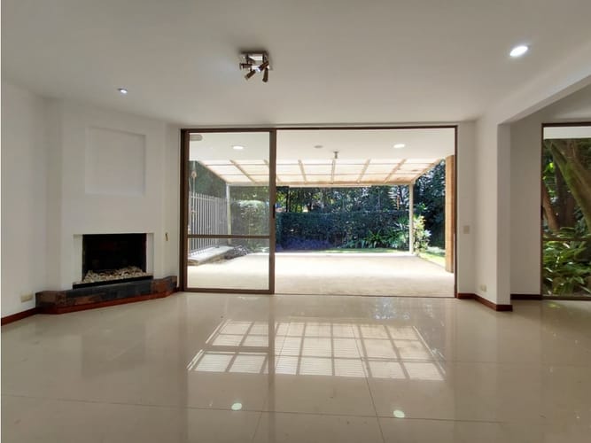 Casa de 4 alcobas en venta en Loma Del Chocho, Envigado, 269 m² · foto 6 de 24