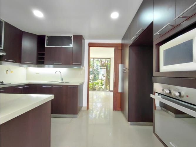 Casa de 4 alcobas en venta en Loma Del Chocho, Envigado, 269 m² · foto 10 de 24