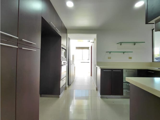 Casa de 4 alcobas en venta en Loma Del Chocho, Envigado, 269 m² · foto 11 de 24