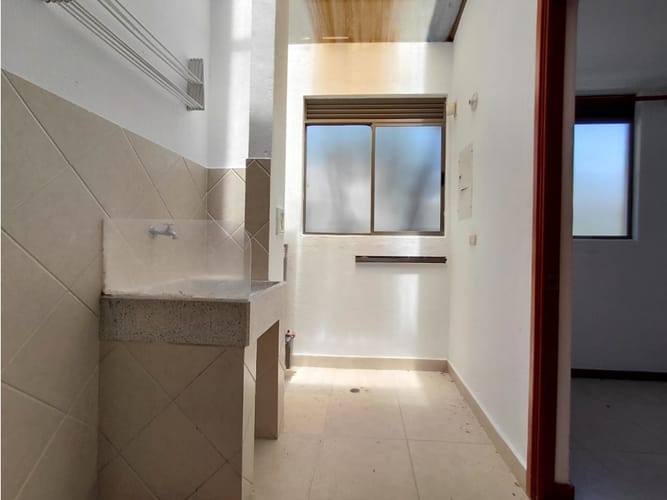 Casa de 4 alcobas en venta en Loma Del Chocho, Envigado, 269 m² · foto 15 de 24