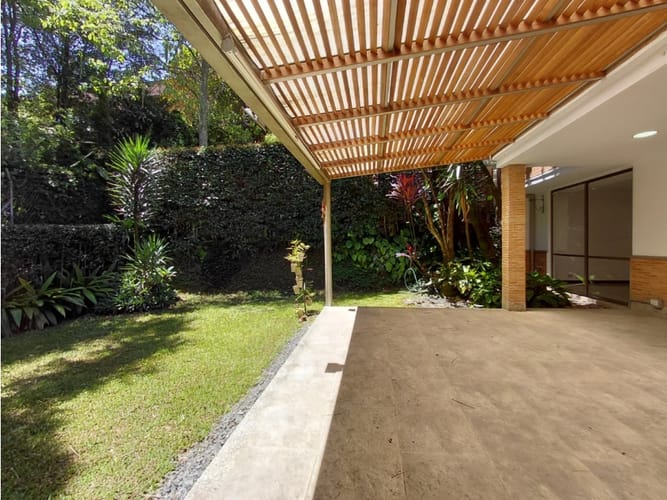 Casa de 4 alcobas en venta en Loma Del Chocho, Envigado, 269 m² · foto 18 de 24