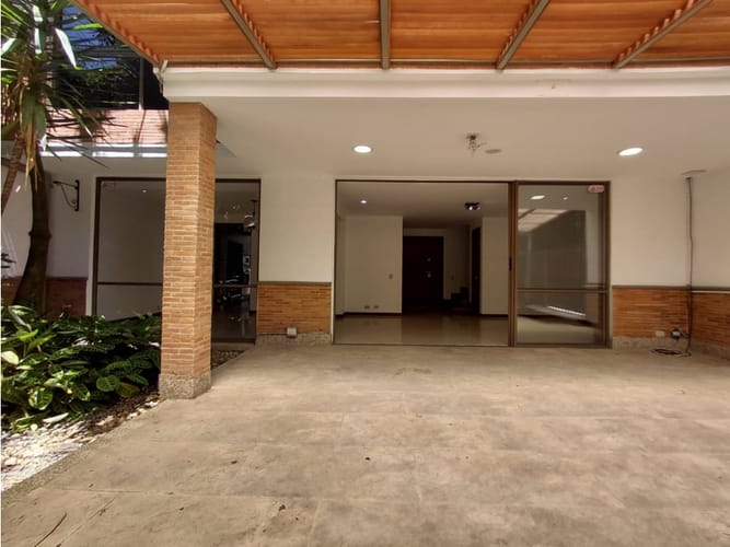 Casa de 4 alcobas en venta en Loma Del Chocho, Envigado, 269 m² · foto 19 de 24