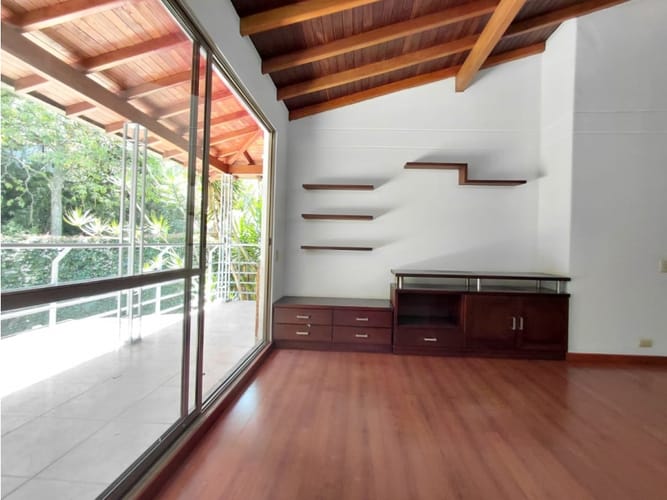 Casa de 4 alcobas en venta en Loma Del Chocho, Envigado, 269 m² · foto 22 de 24